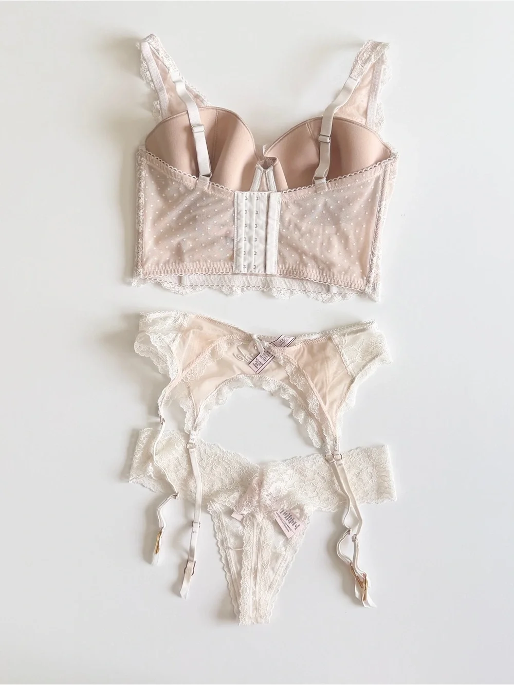 34DDD MEDIUM Victoria’s Secret 3PCS bridal bra set garter belt thong panties